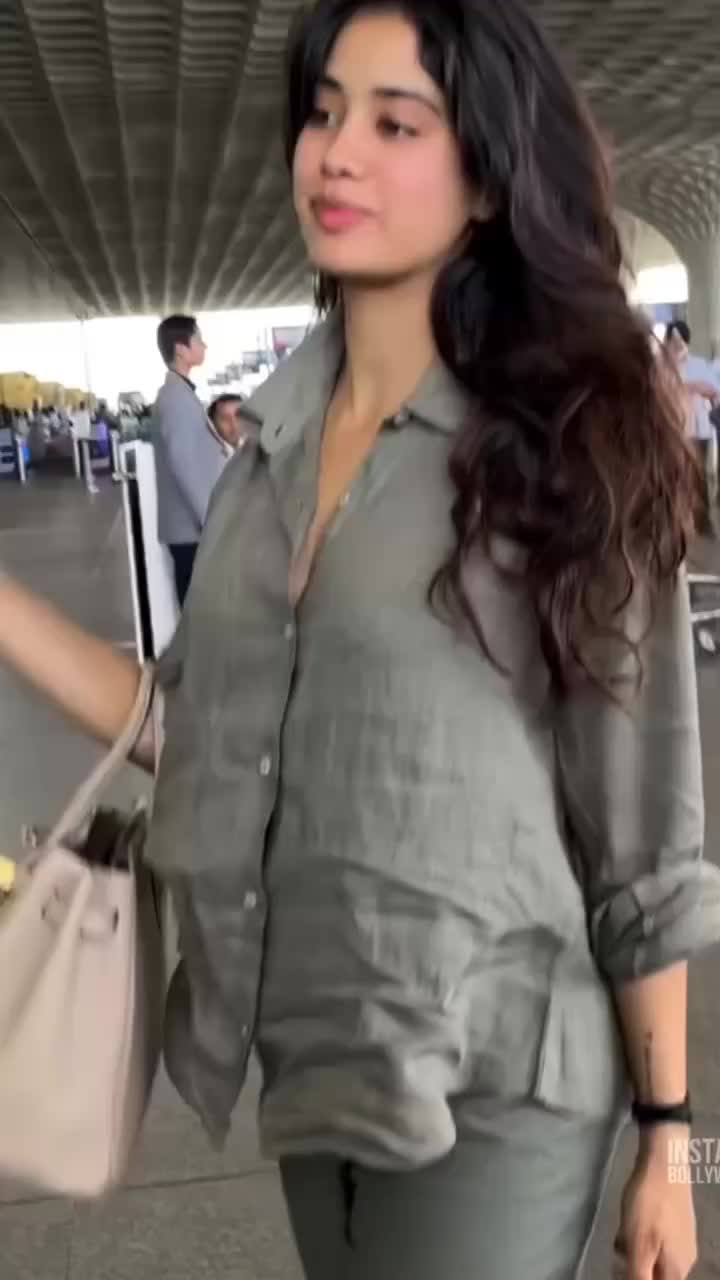 @Janhvi Kapoor Official