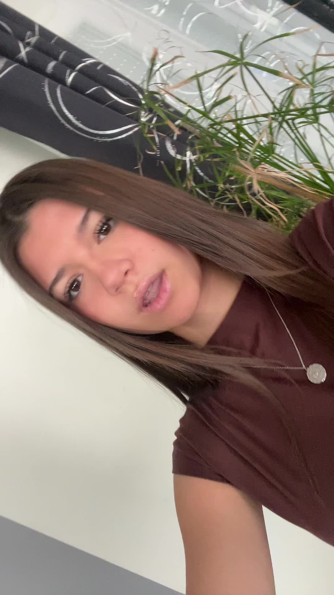 @𝐦.