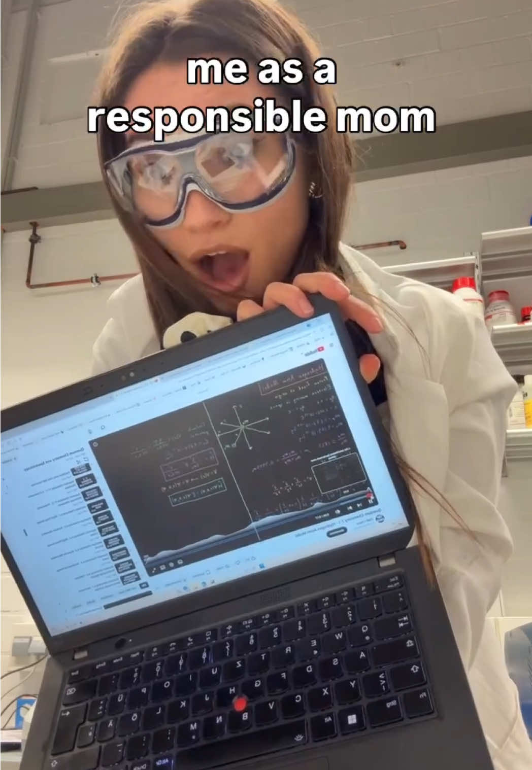 @Emilia the Chemist👩🏽🔬💃