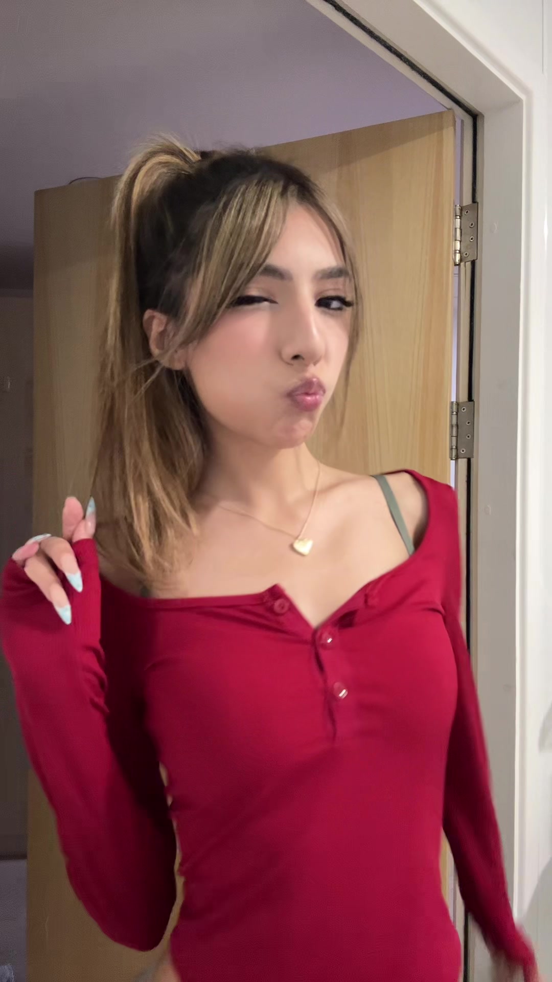 @emi 孔