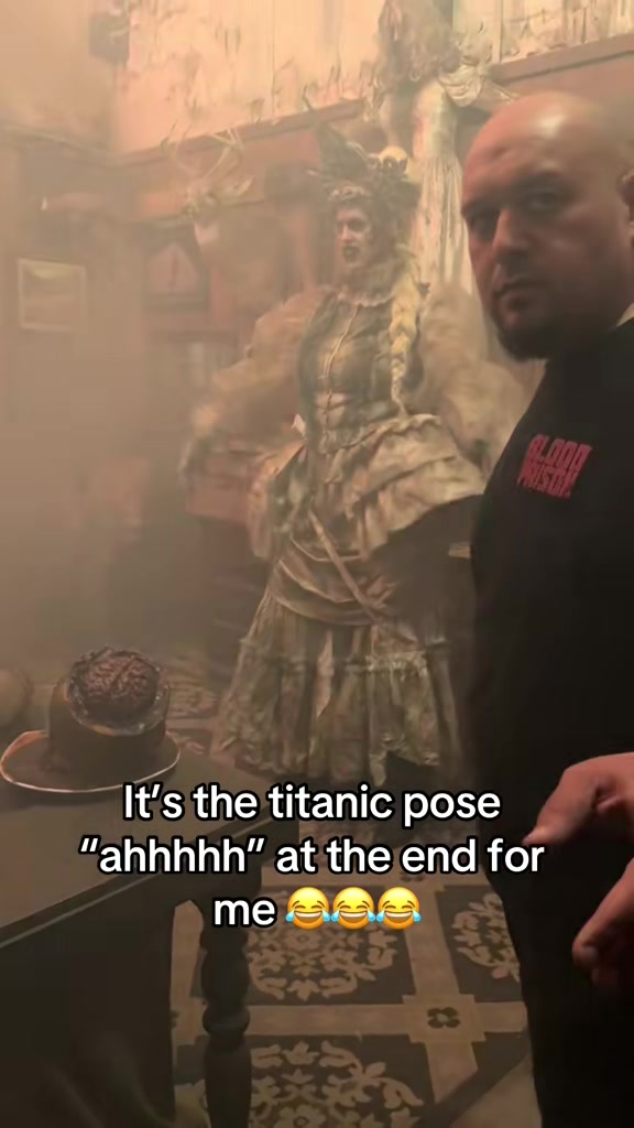 @6’7” Haunt Chick