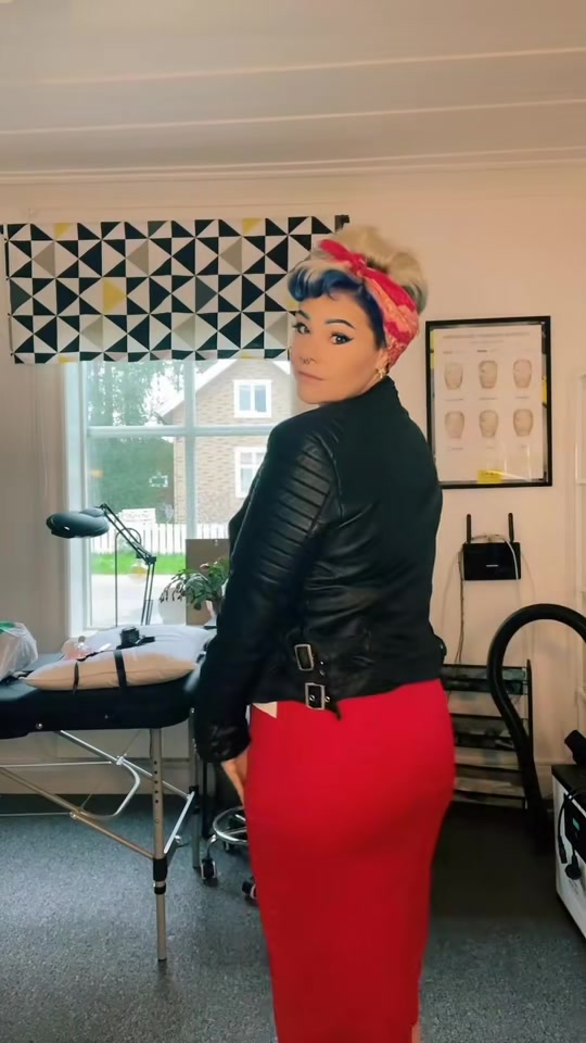 @KissandMakeupByLotta