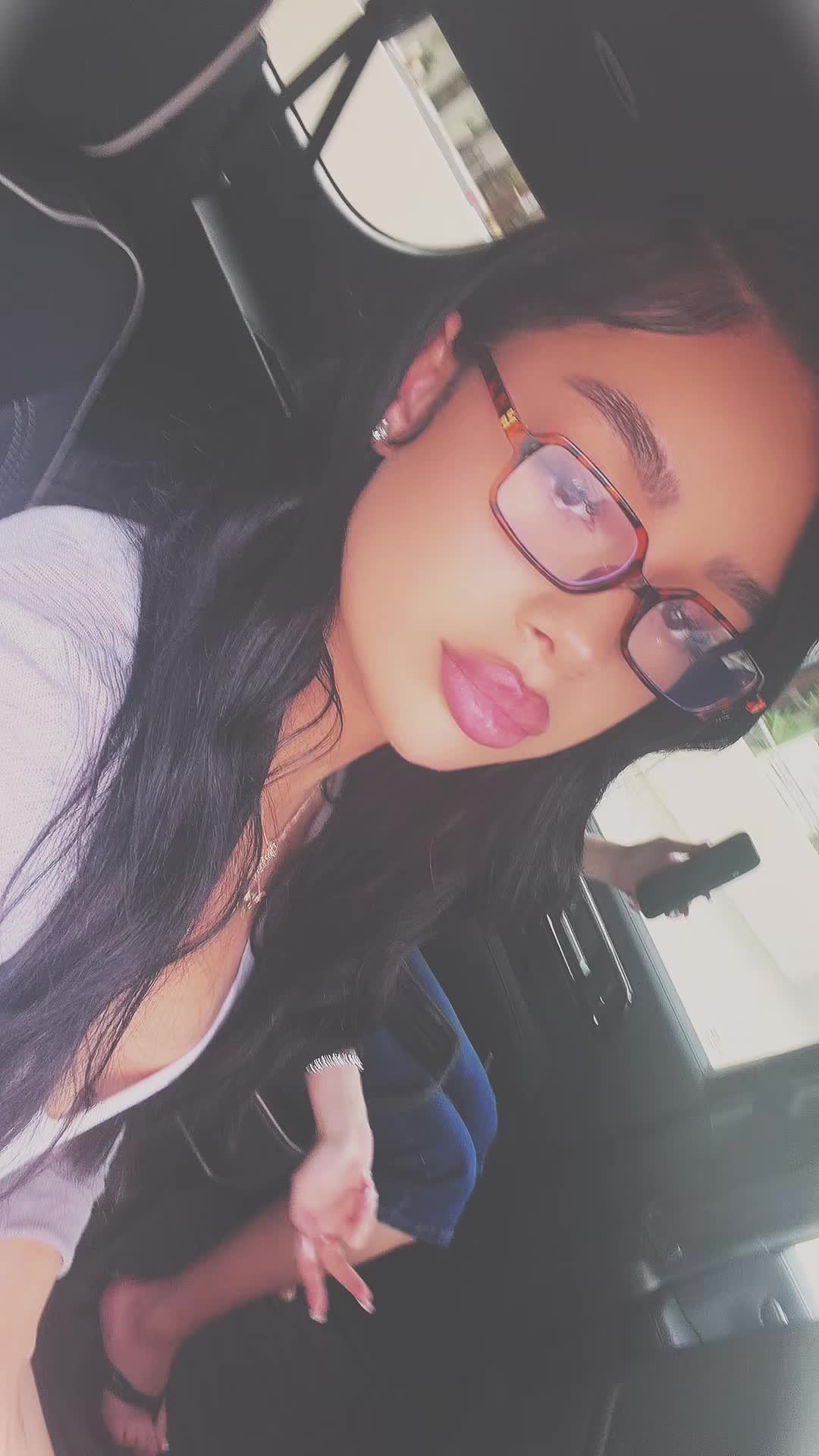 @nelliecharles_