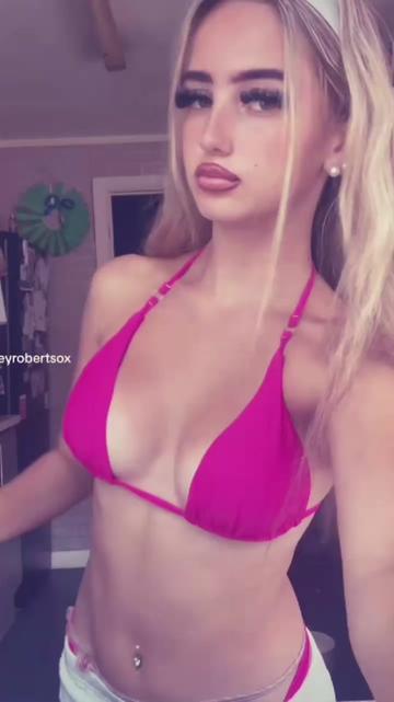 @Xo_lacey_ox25.