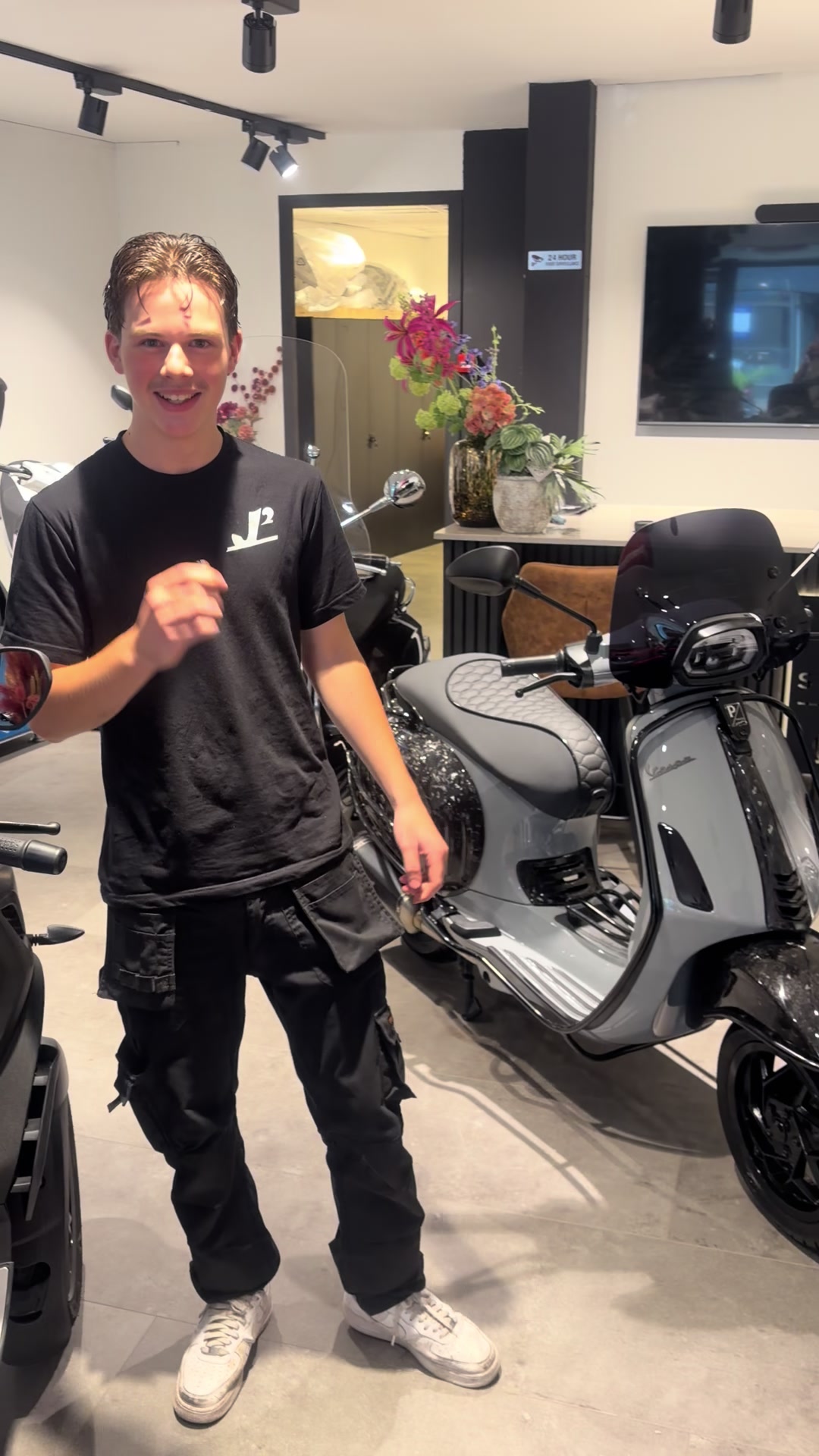 @J2 Scooters & Motoren