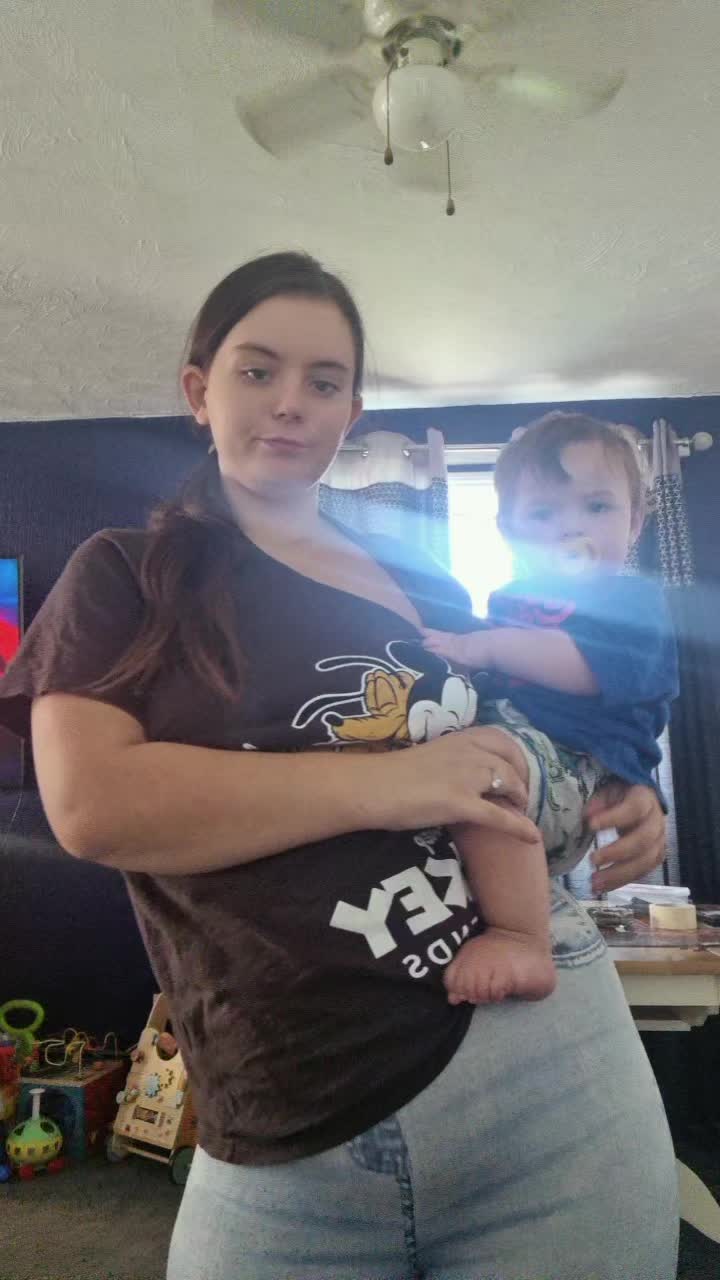 @Ashleigh.teenmama2under2♡