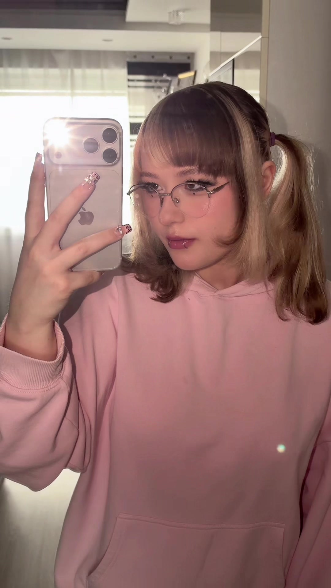@safrora_