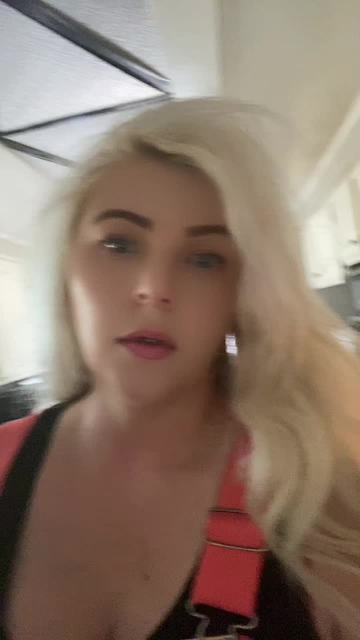 @JennJustCluckinAround