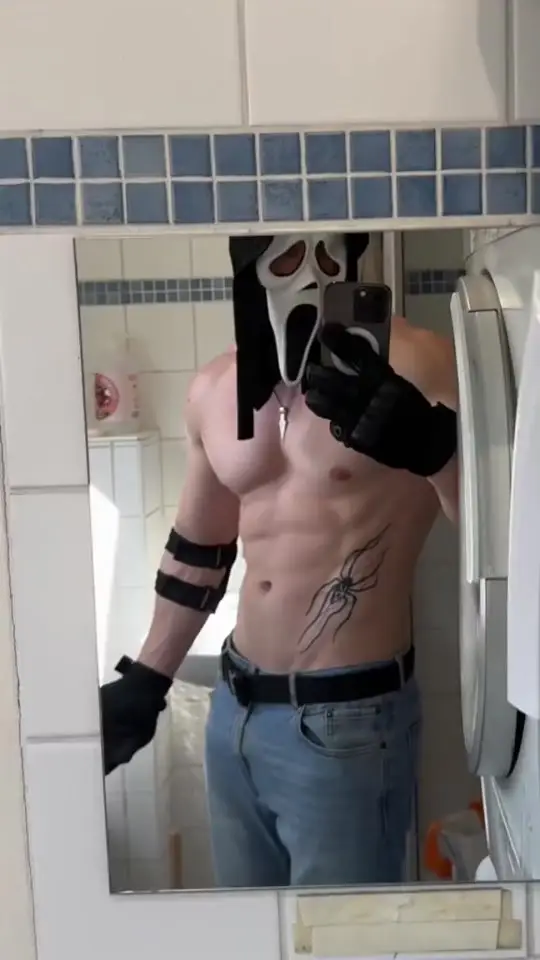 IG: Adrianswoll (@adrianswoll) - Urlebird