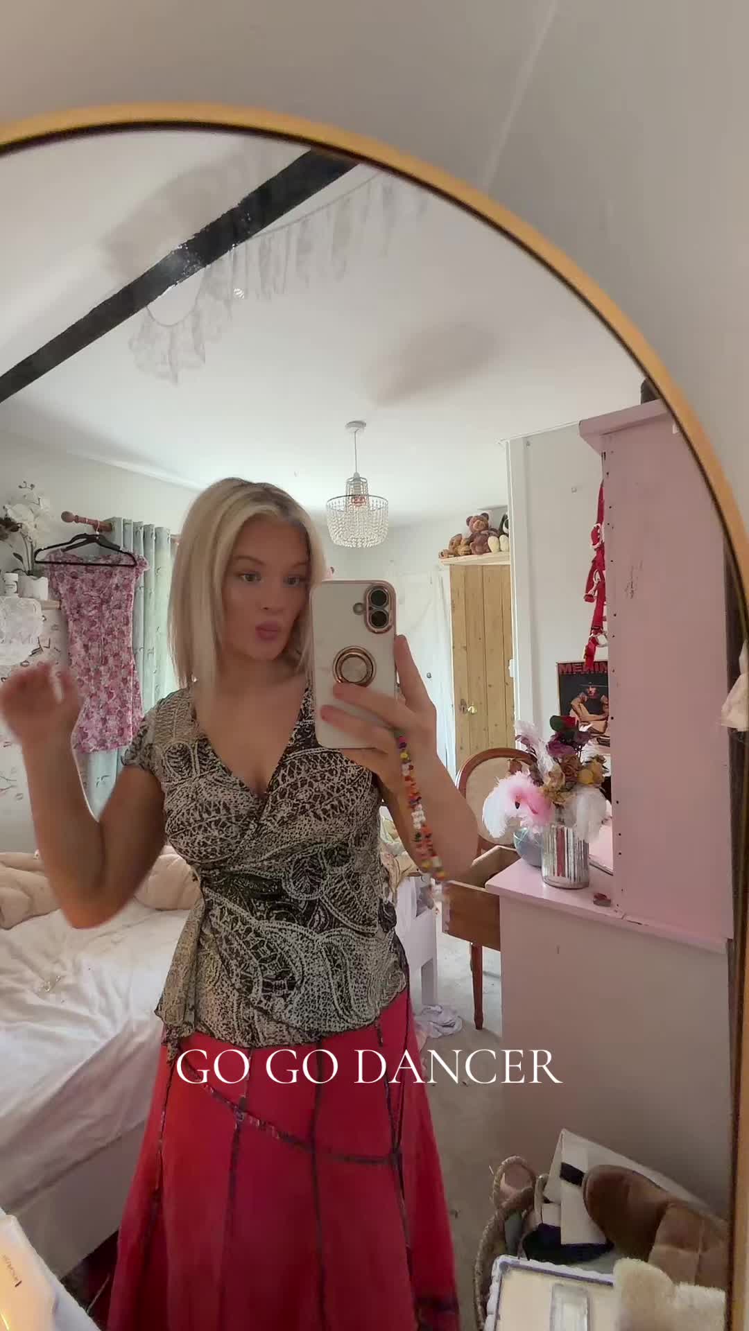@sophie_wallis_