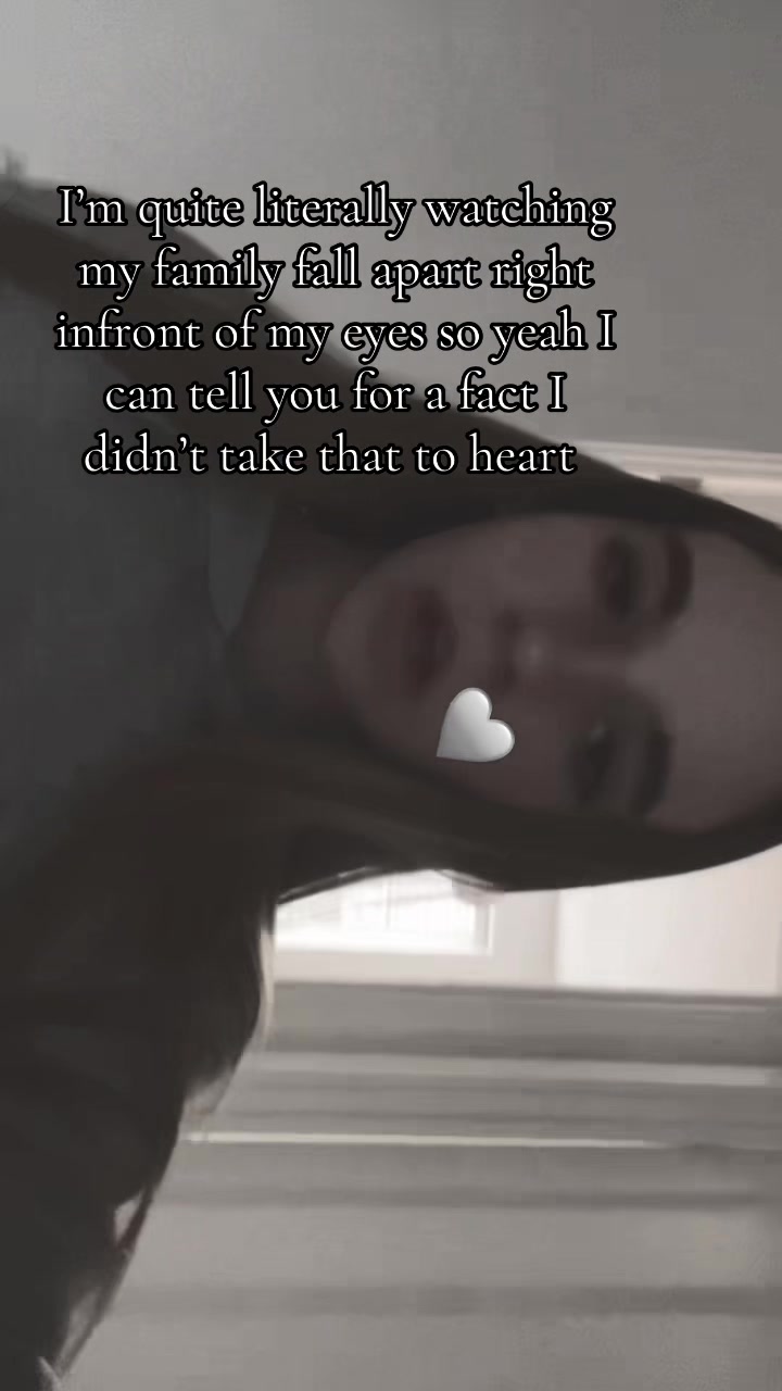 @Izz 🩶🫰🏻