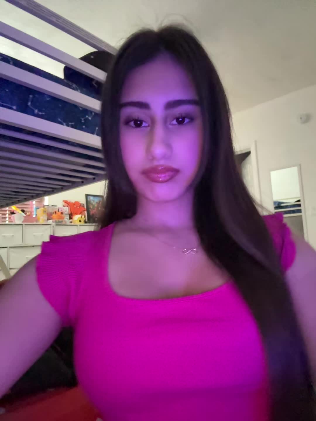 @dani_>l<
