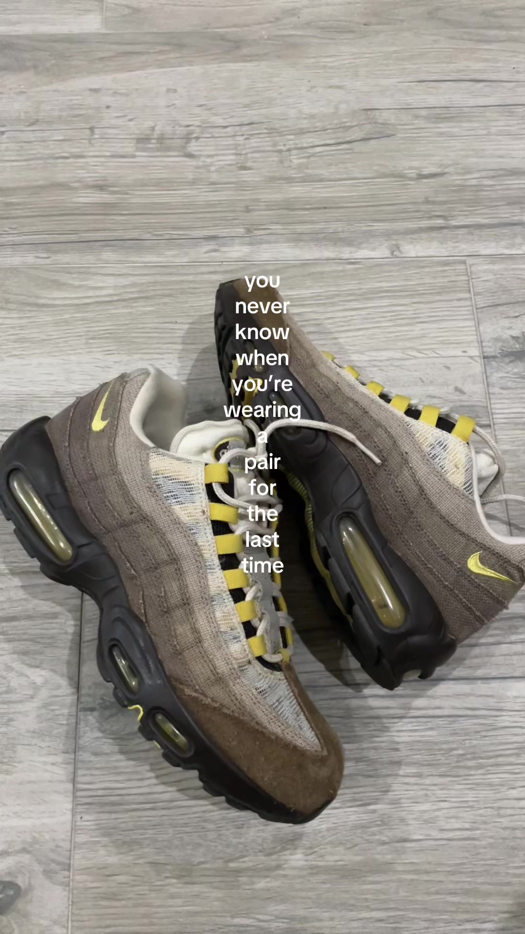 @atom👟