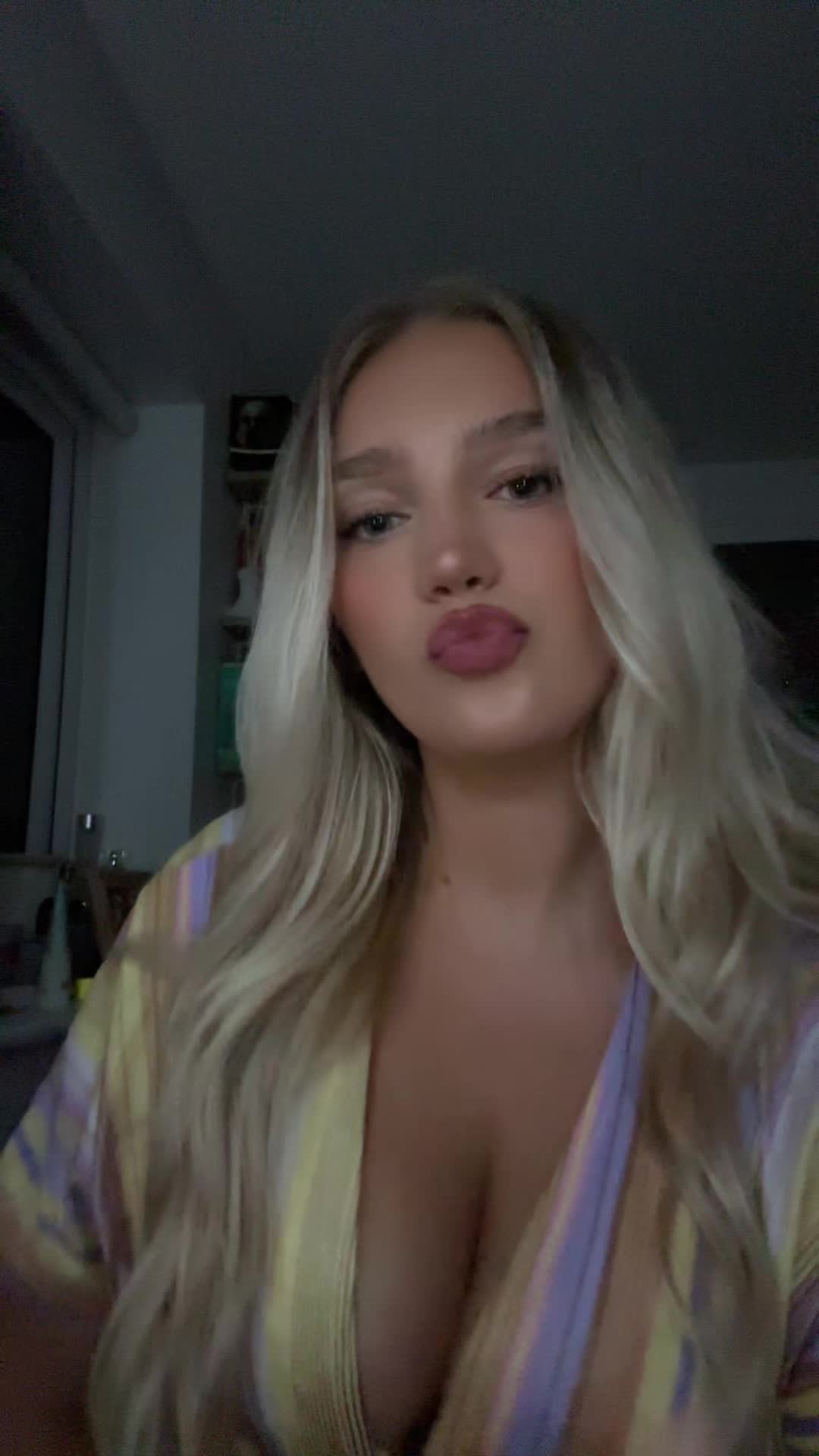 @Mia