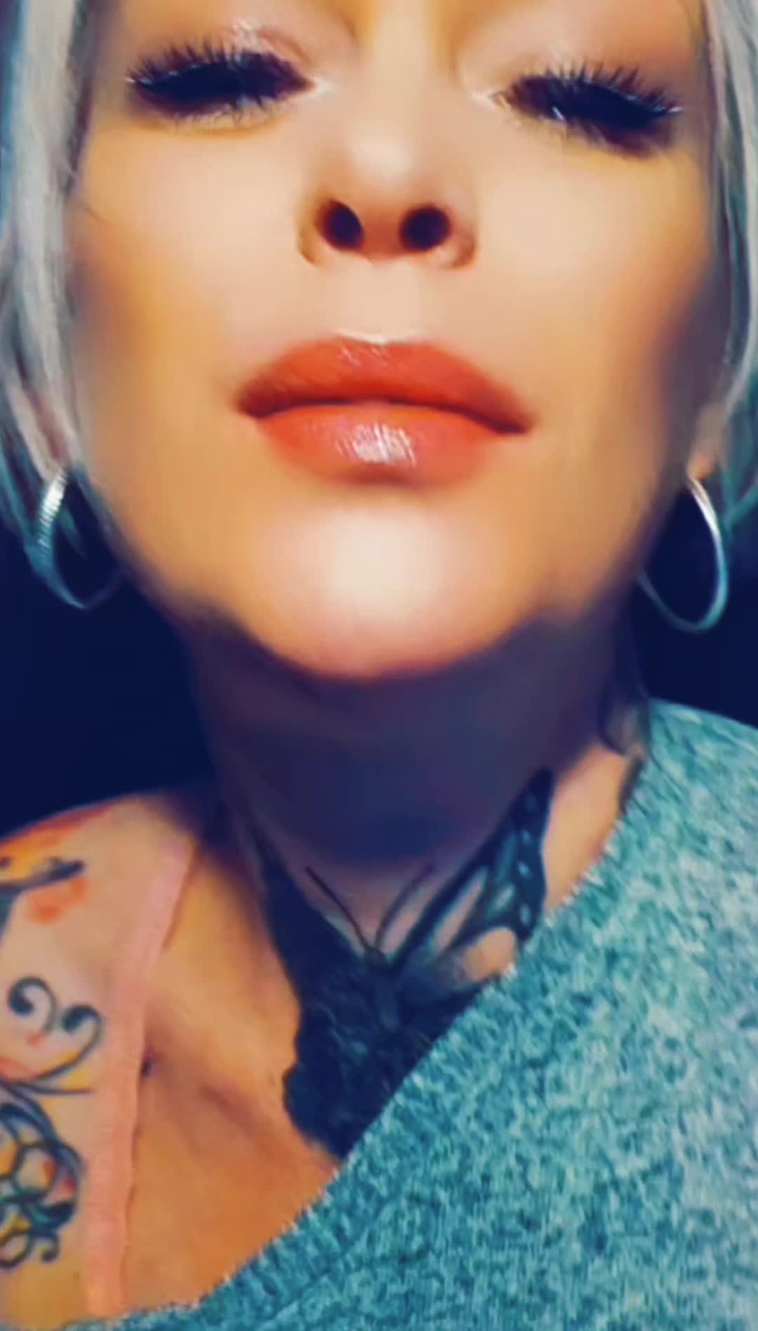 @Vikki