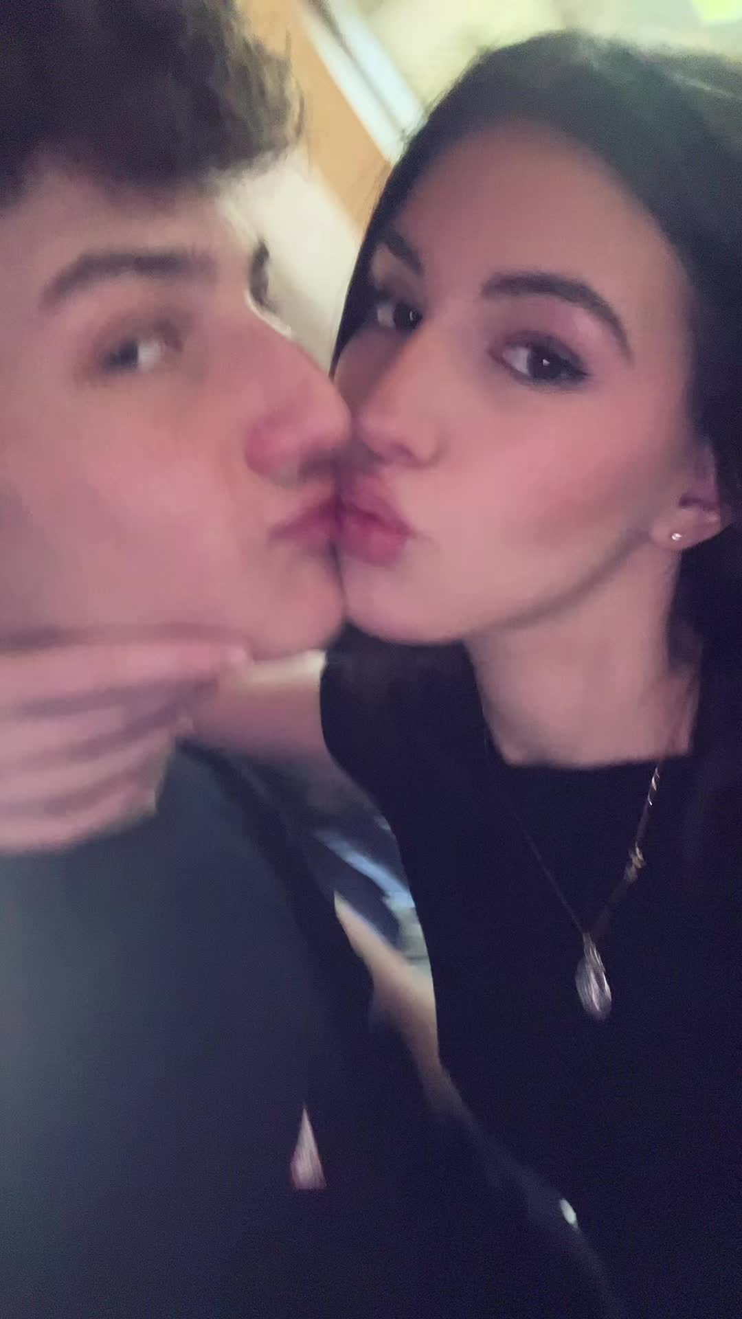 @𝐜𝐚𝐭𝐞