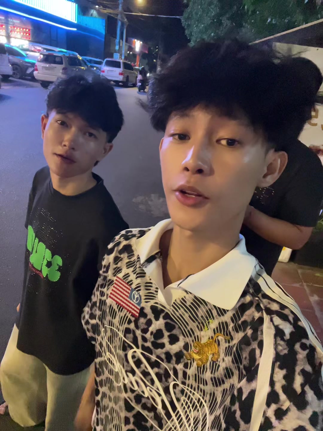 @CHHOŘNG~CHHOŘNG