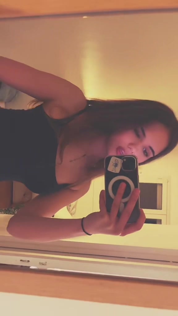 @𝐥𝐚𝐲𝐥𝐚