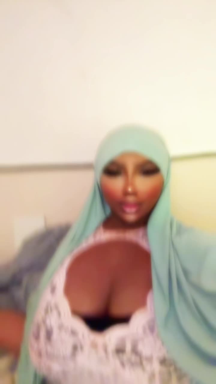@🫦