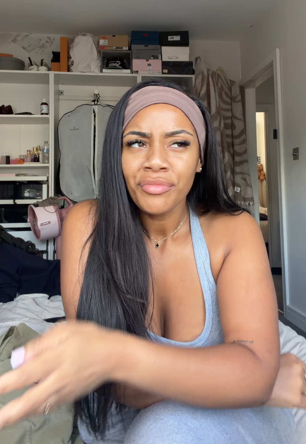 @raeannasess