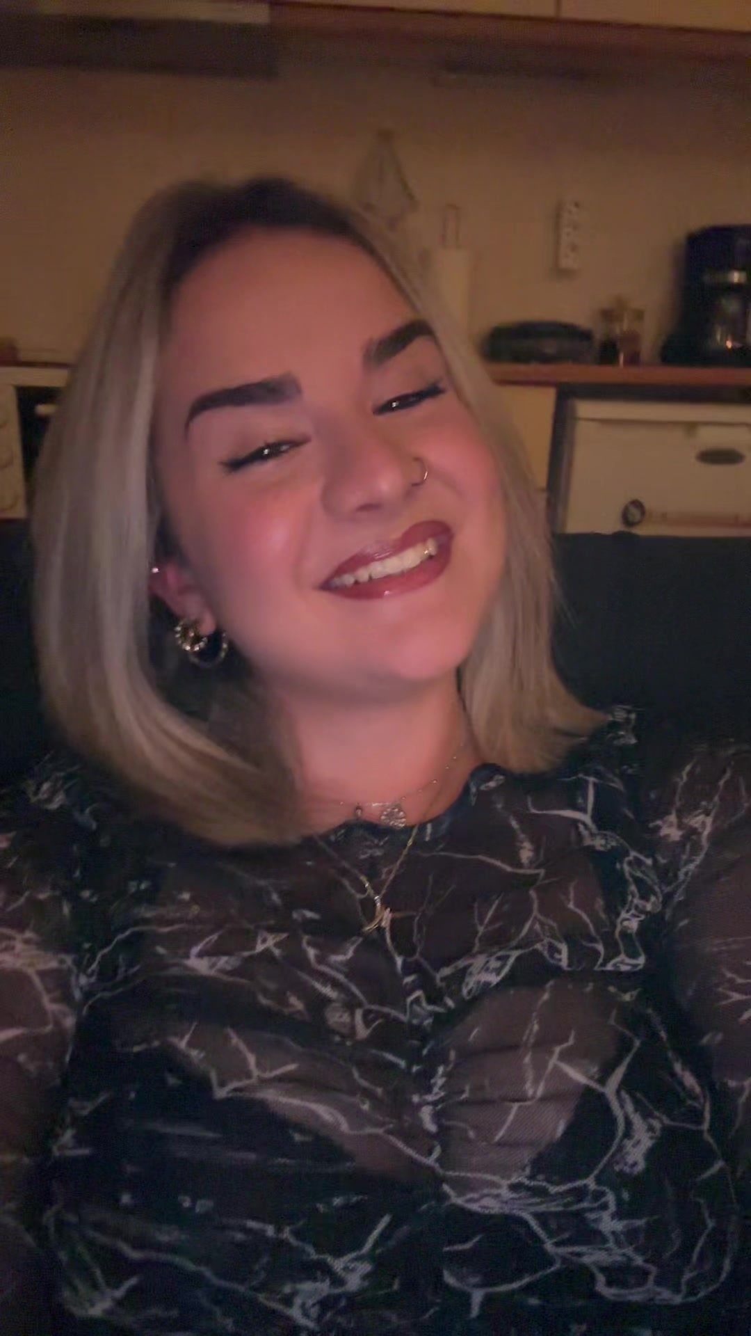 @elena.