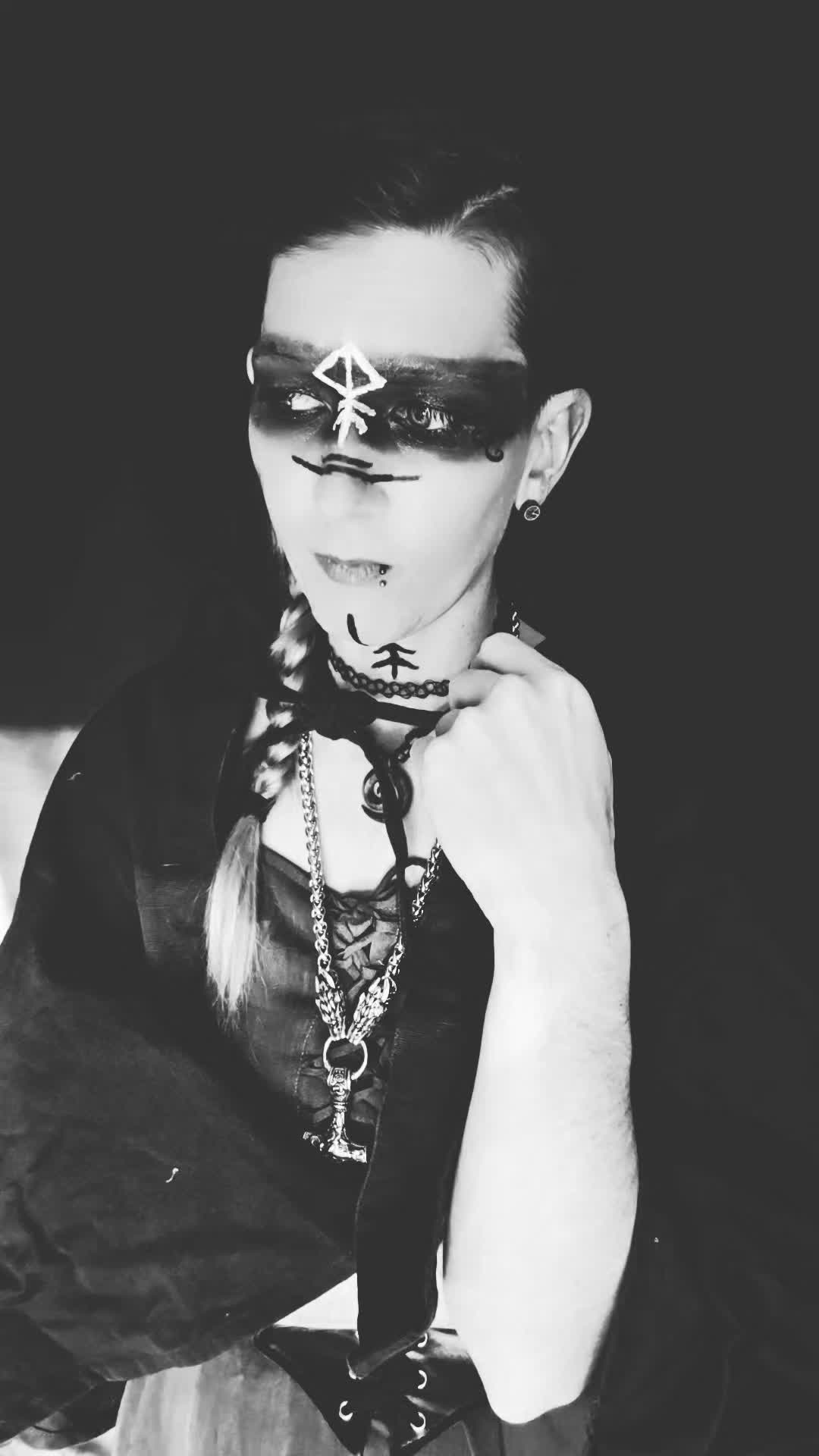 @BrOKen_Foxie
