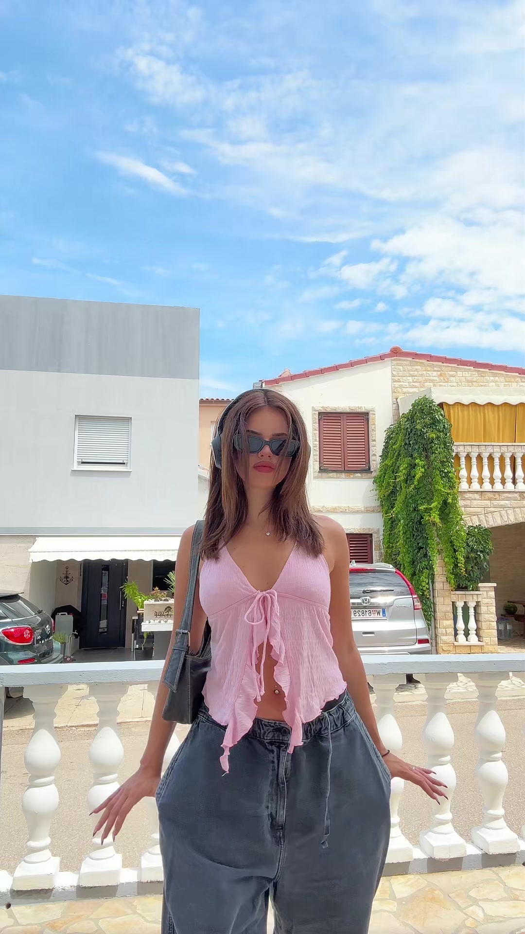 @laradizdarevic_