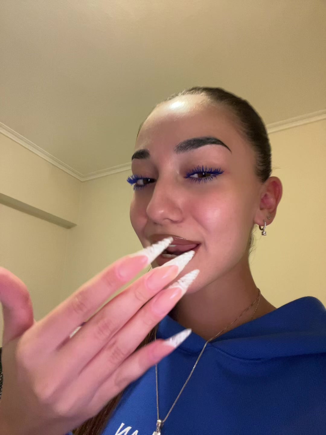 @Angiee