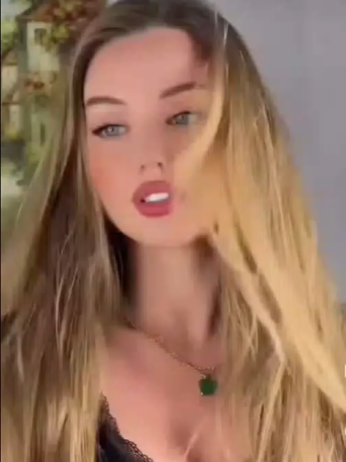 @LEYLA🍓🦋💫