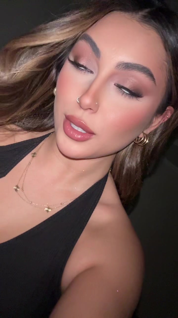 @donyashina