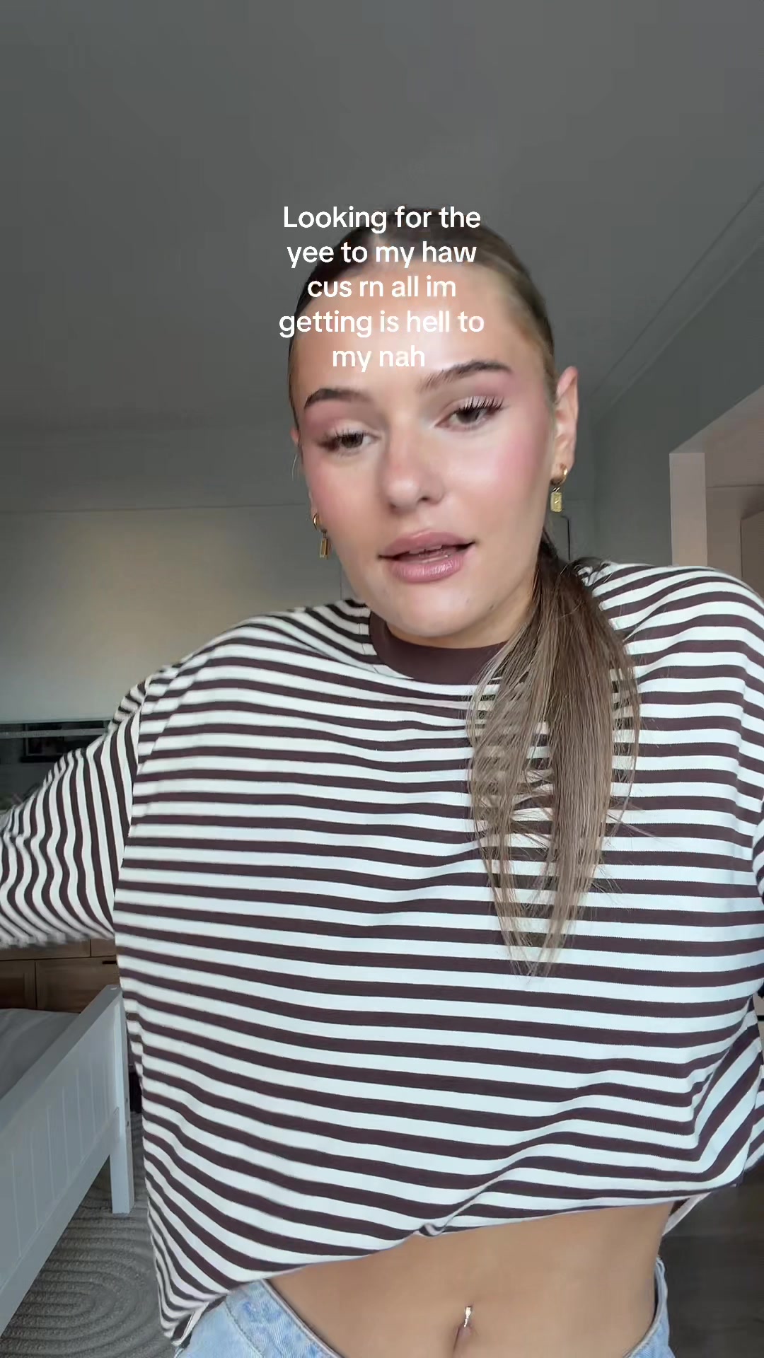 @M O N I J E N N I F E R