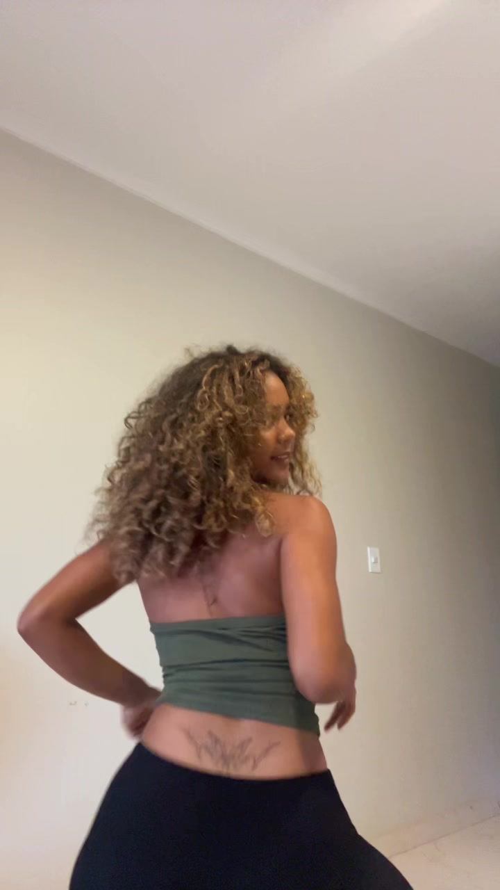 @AgnesVal&eacute;ria
