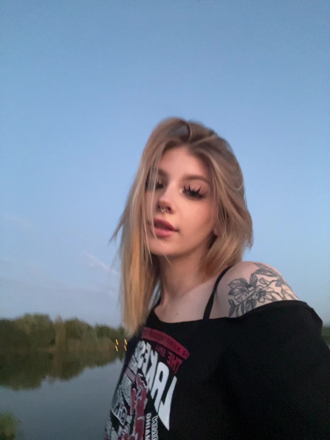 @✭