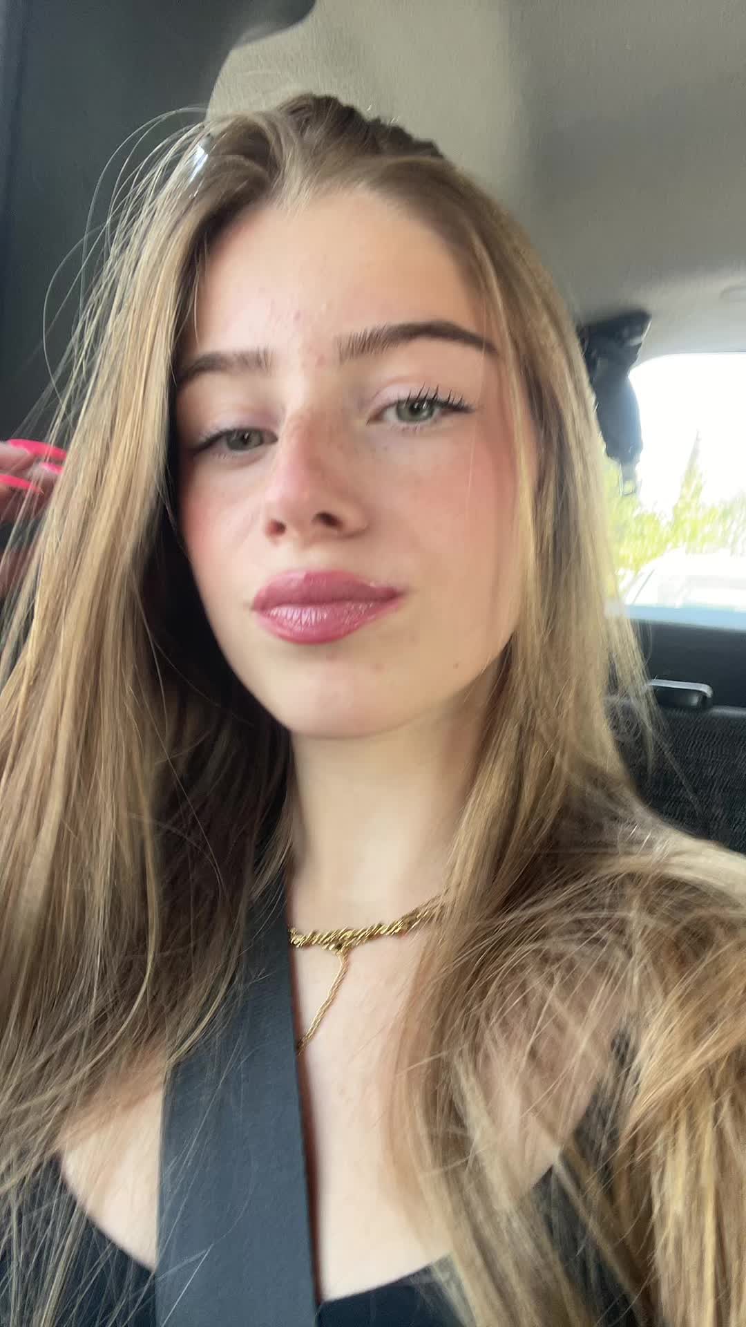 @nikolinaa