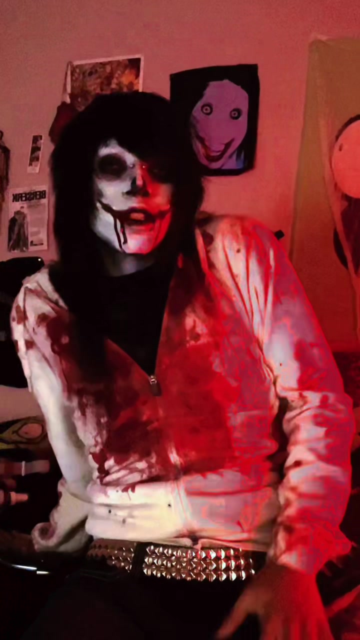 @𒉭 UrRottingVictim 𒉭