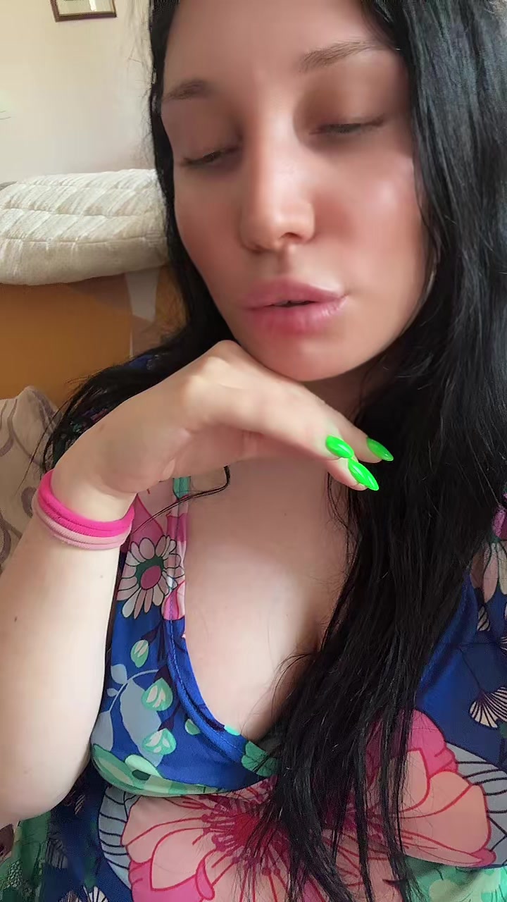 @Valeria94