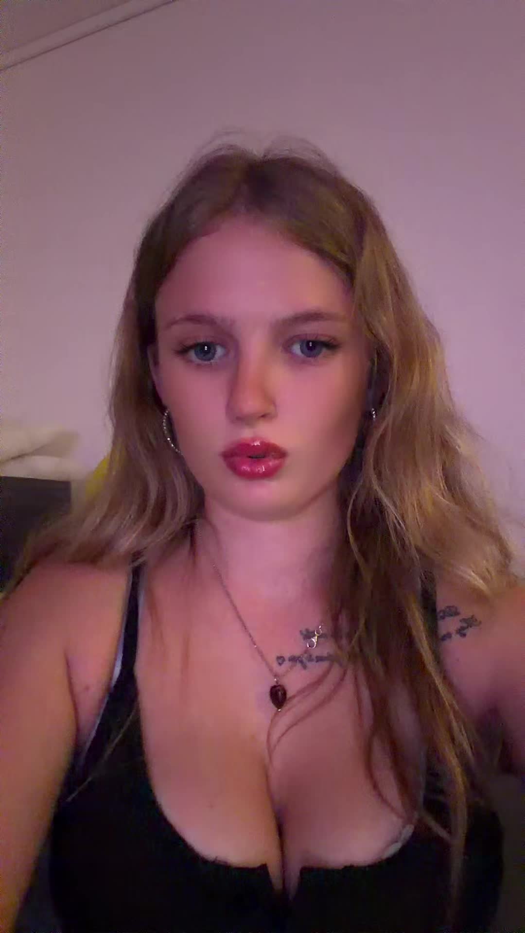 @tinytaraxo
