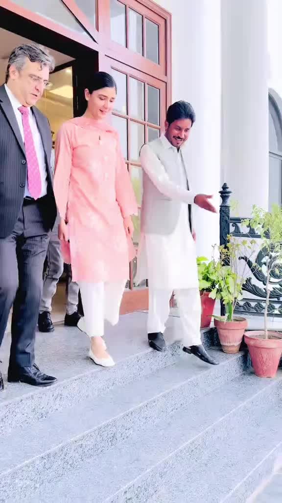 @Shehrbano Queen👑🤓