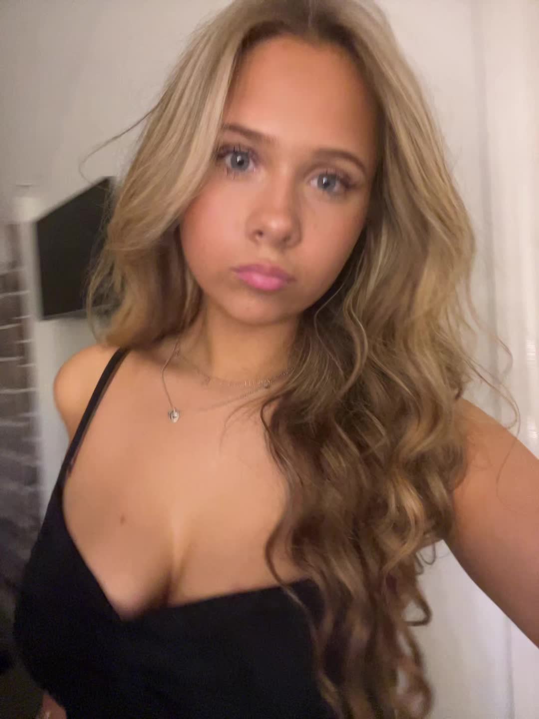 @𝐞𝐥𝐥𝐚 𝐩𝐞𝐚𝐫𝐥🤍