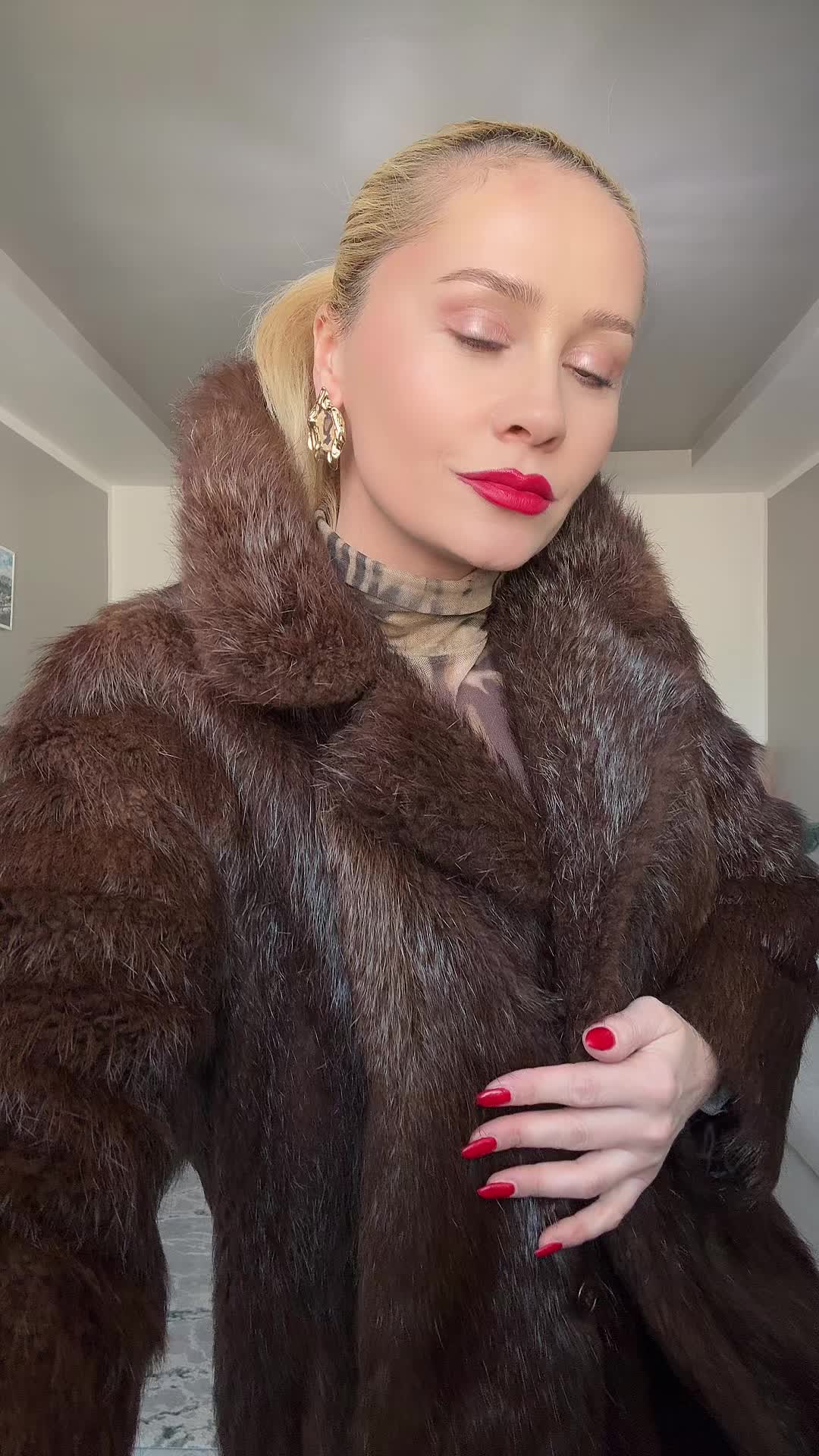 @Maria Luxury furs M&M