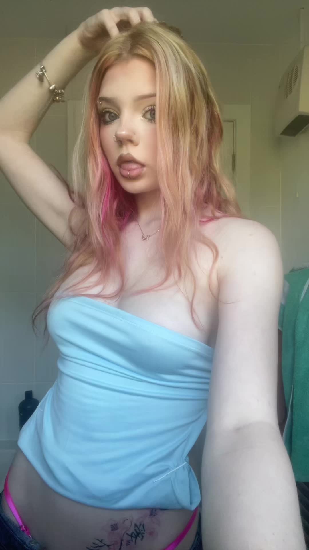 @_ellamary_