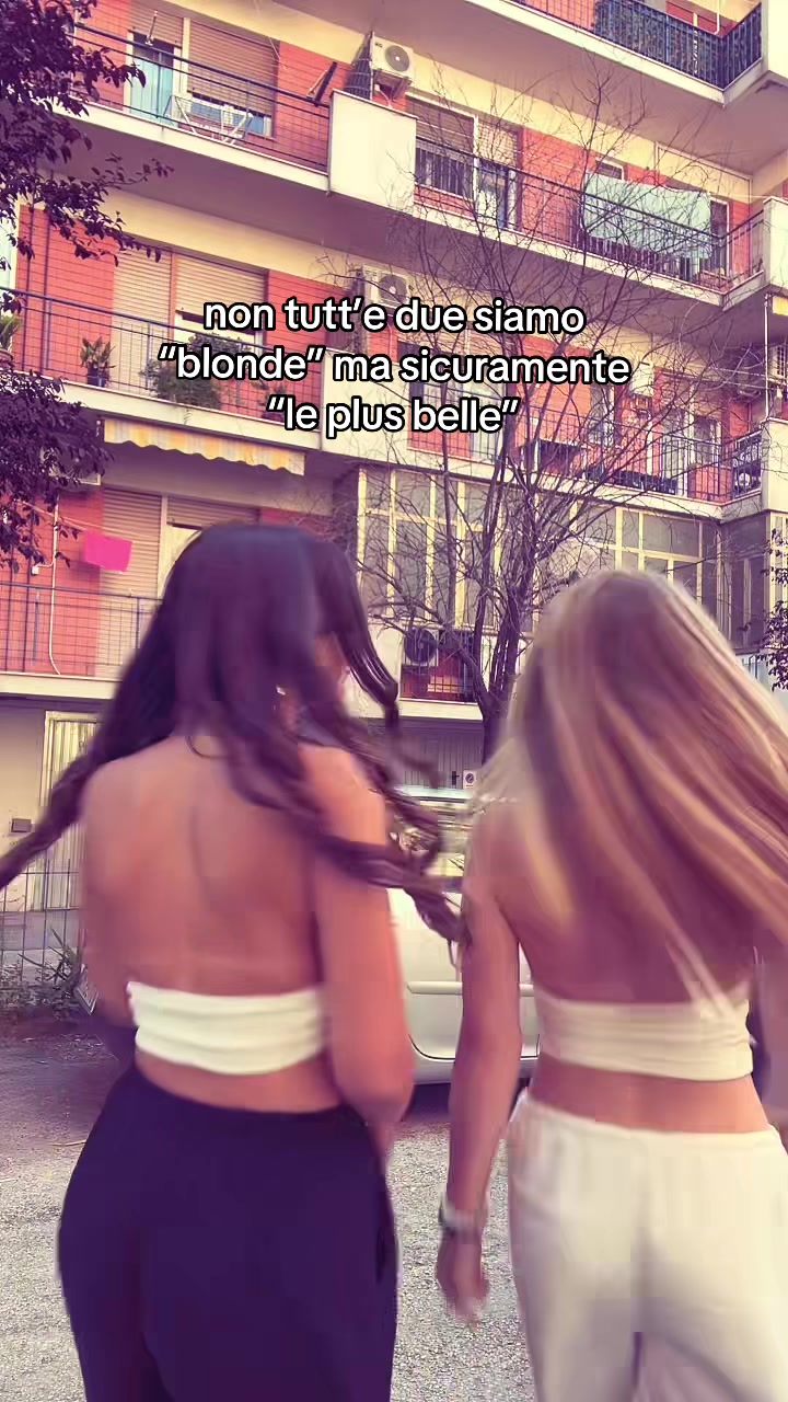 @👩🏼👩🏻