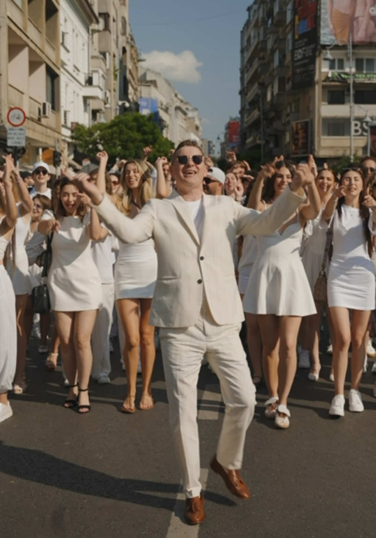 @Akcent