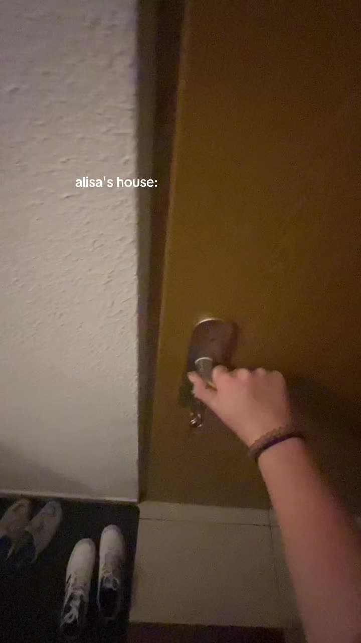 @Ani0kS
