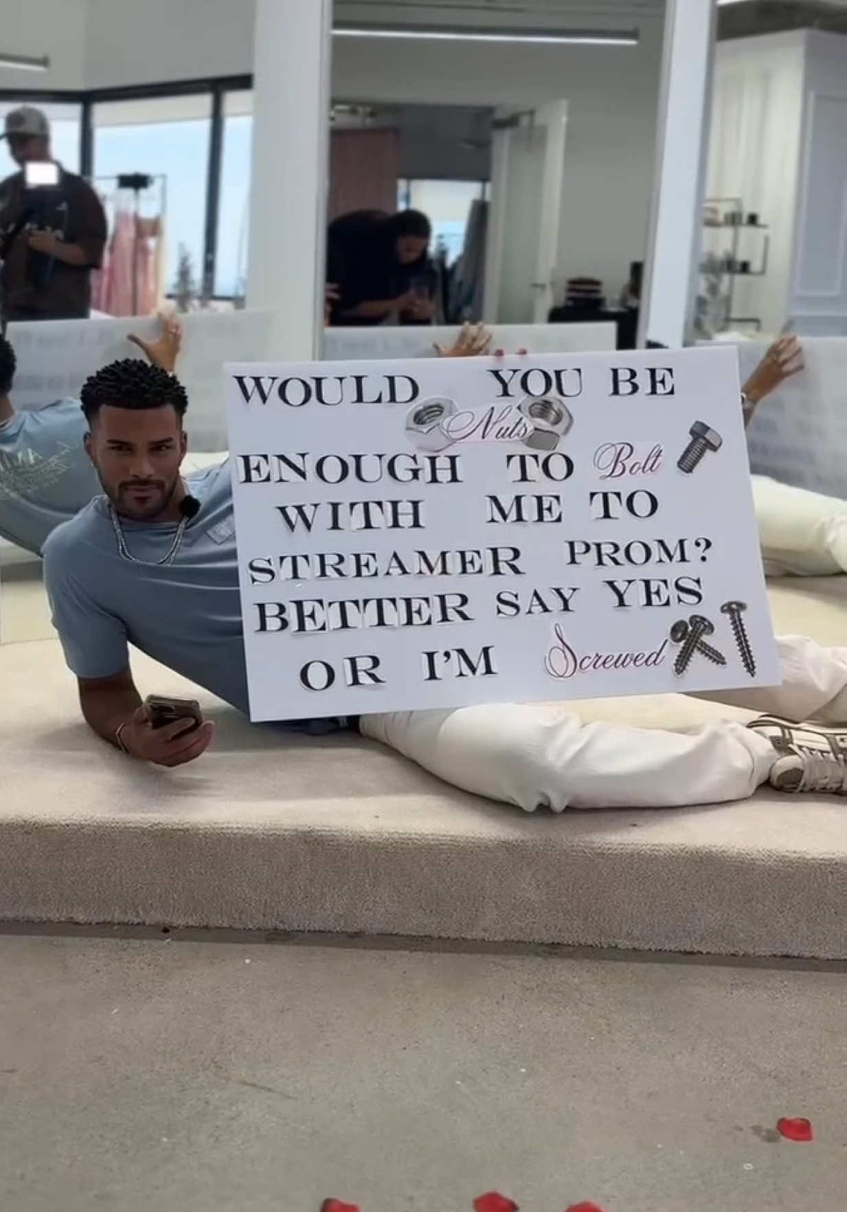 @Azazie US