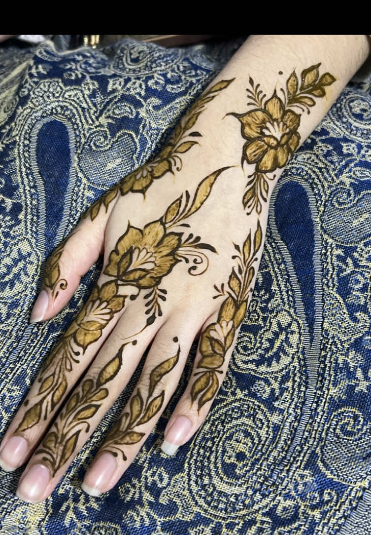 @🌿Massage & Henna🌿