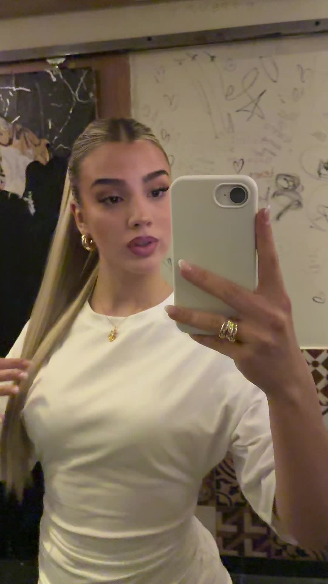 @evitα
