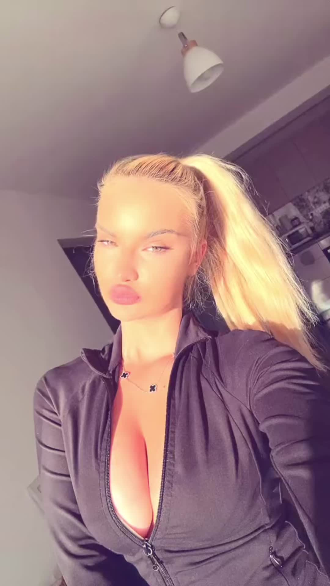 @Iulia_22