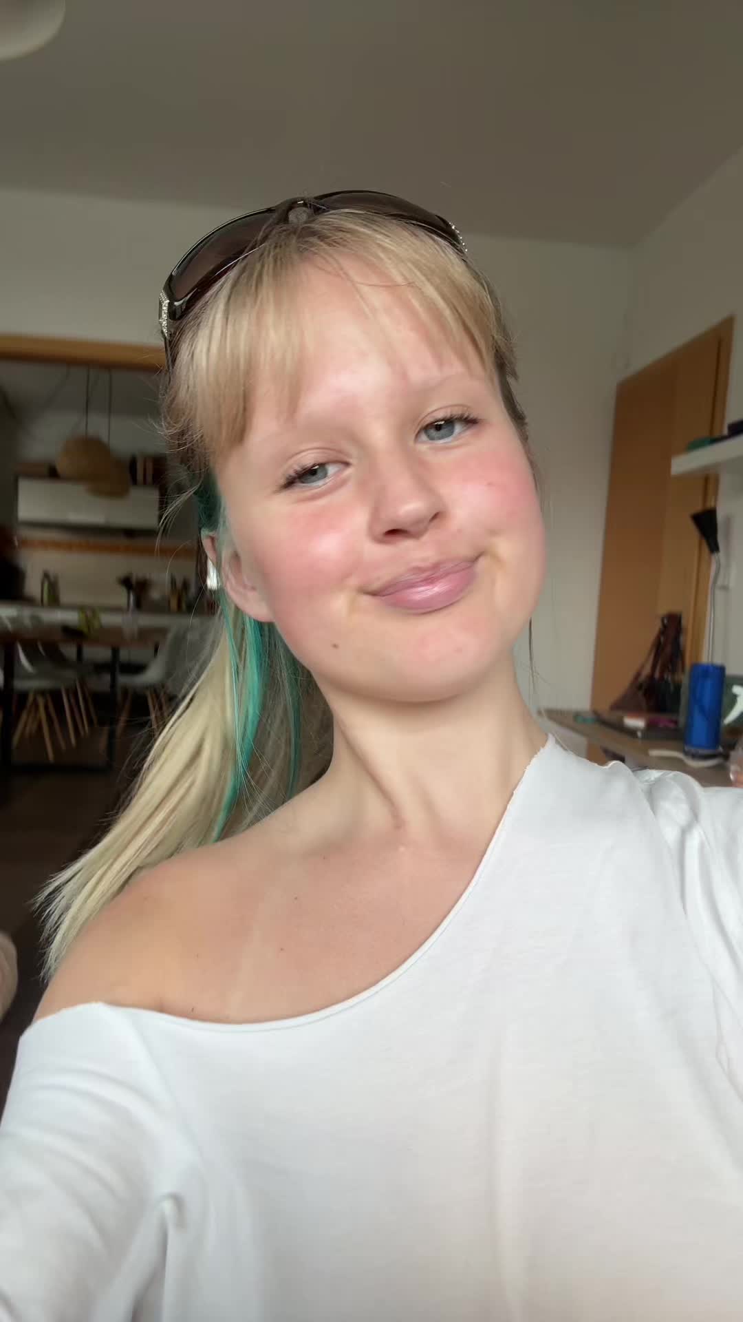 @️