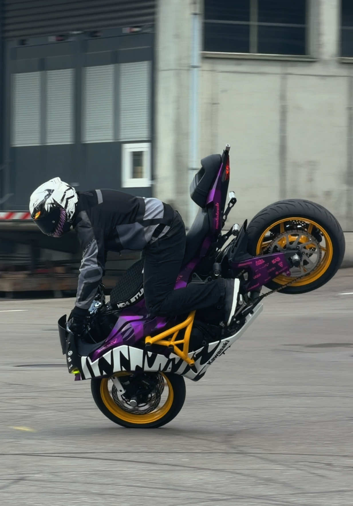@Michi_stuntrider